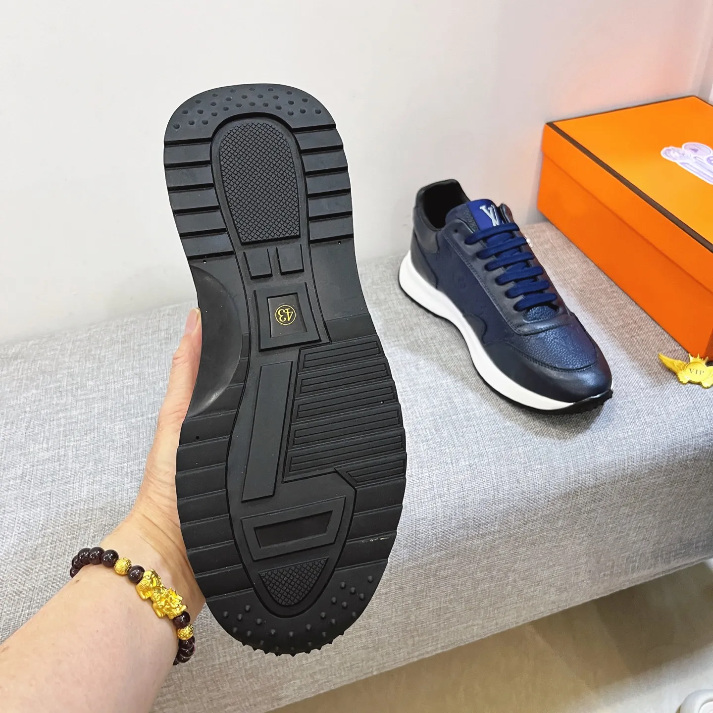 Men's shoes 💰 460💰【LV】🔥Louis Vuitton, high-end men's shoes brand official website 1:1 latest masterpiece: uppers are made of Italian imported first-layer cowhide with comfortable and breathable lining➕original non-slip and wear-resistant outsole🔥, making walking more convenient and comfortable! An exclusive new model, a stunning work, a beautiful 1:1 replica [color] compared to the official quality! Create a fashionable personality to set off your uniqueness! A must-have for trendy men! Classic🔥Size: 38-44 Color: 🔥Multiple colors available🔥.